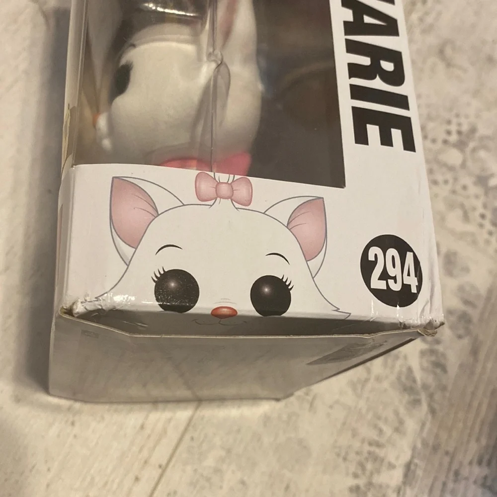 Funko Pop Flocked Marie #294 Disney Exclusive Figure - Picture 7 of 12